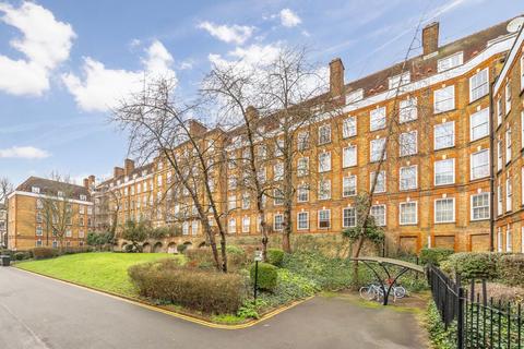 1 bed property, in Hazellville Road, £250,000