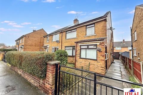 3 bed property, in Glebe Road, £130,000