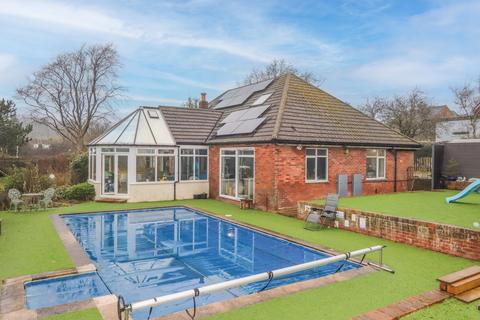4 bed property, in The Ridge, £525,000