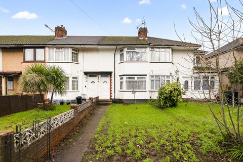 4 bed property, in Farnham Road, £395,000