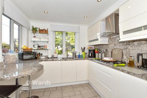 3 bed property, in Dover Road, £490,000