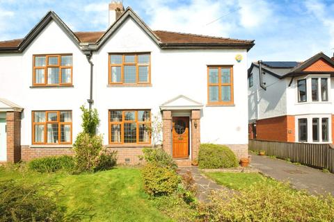3 bed property, in Beulah Road, £470,000
