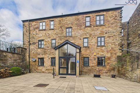 1 bed property, in St. Georges Quay, £115,000