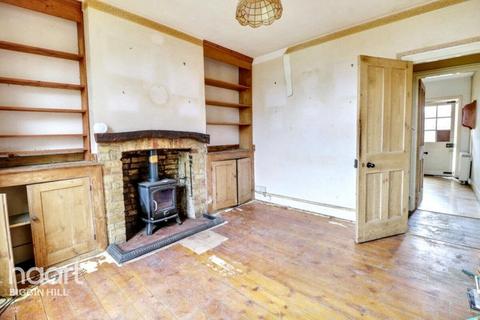2 bed property, in Otford Lane, £350,000