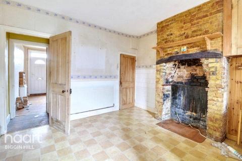 2 bed property, in Otford Lane, £350,000