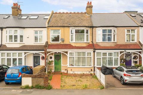 3 bed property, in Kingston Road, £675,000