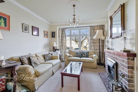 3 bed property, in Downend, £500,000