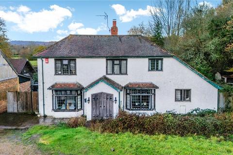 3 bed property, in Ockley Road, £900,000