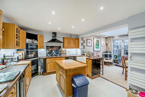 3 bed property, in Siddington Nr Cirencester, £335,000