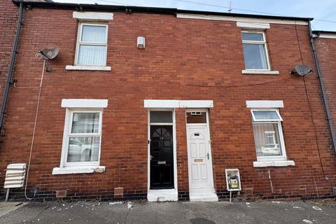 2 bed property, in Fox Street, £35,000