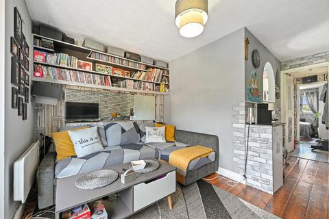 1 bed property, in Kingfisher Way, £200,000