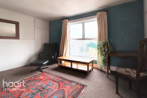 2 bed property, in Hainault Road, £350,000
