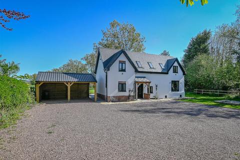 4 bed property, in Cross Cottage, £795,000
