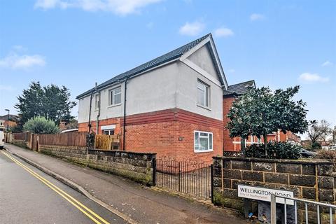 3 bed property, in Bitterne Park, £350,000
