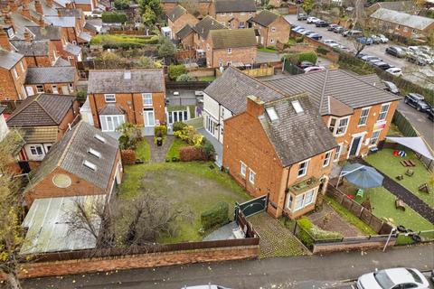 4 bed property, in Appleton Gate, £550,000
