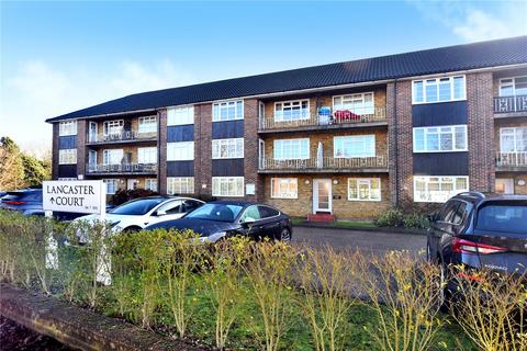2 bed property, in Lancaster Court, £245,000