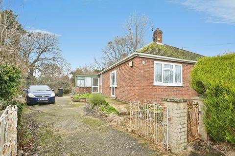 2 bed property, in Westland Chase, £260,000