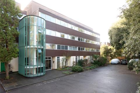 2 bed property, in Claudia Place, £438,000