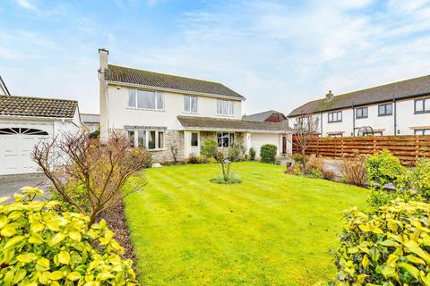 4 bed property, in The Meadow, £625,000