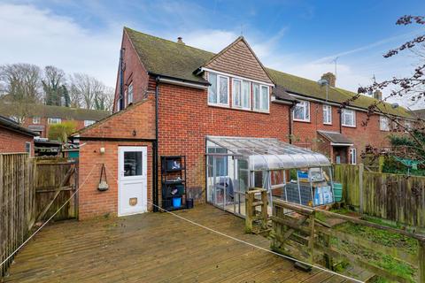 3 bed property, in The Grove, £315,000