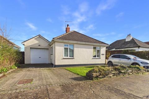 4 bed property, in The Crescent, £500,000