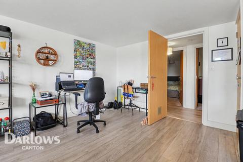 2 bed property, in Cowbridge Road East, £150,000