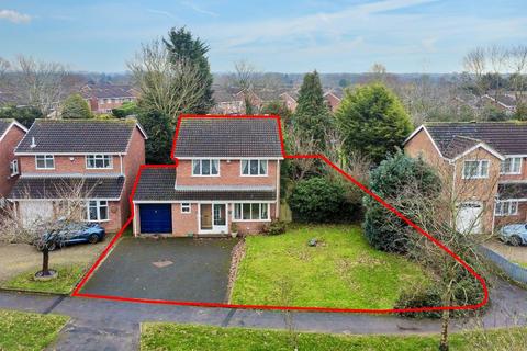 4 bed property, in Parkfield Drive, £400,000