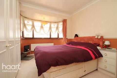 3 bed property, in Brownspring Drive, £675,000