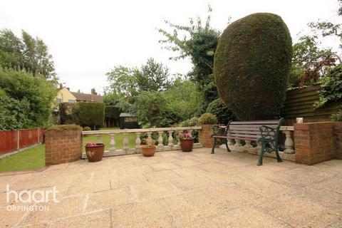 3 bed property, in Brownspring Drive, £675,000