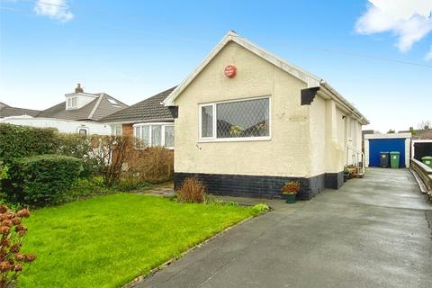 2 bed property, in Lawrence Crescent, £175,000