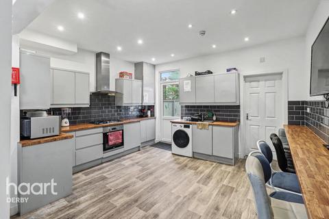 6 bed property, in Stanley Street, £300,000