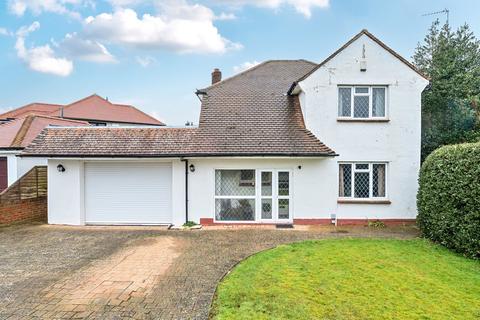 4 bed property, in Poyntell Crescent, £1,325,000