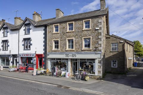 5 bed property, in 42 Main Street, £275,000