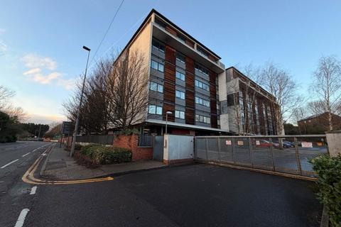 2 bed property, in Broadway, £110,000