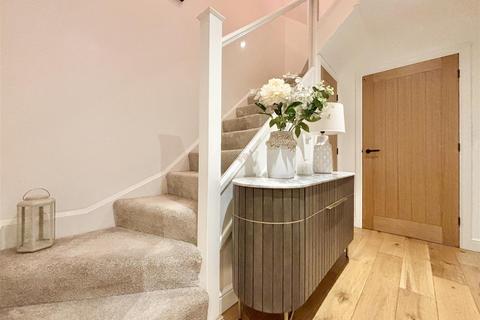 3 bed property, in Manor Row, £274,000