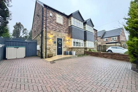 3 bed property, in Manor Row, £274,000