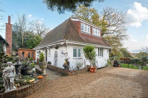 4 bed property, in Hogscross Lane, £850,000