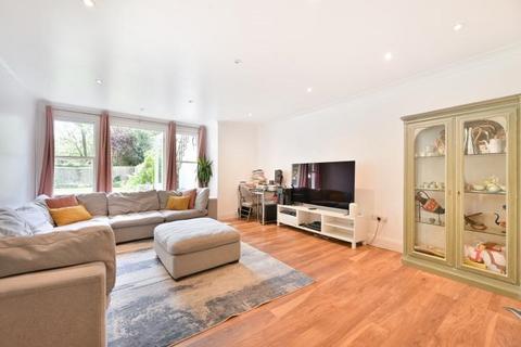3 bed property, in Christchurch Avenue, £875,000