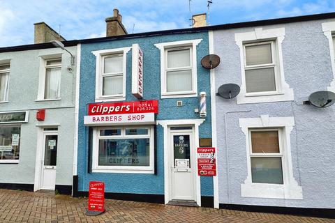 1 bed property, in Williams Street, £150,000