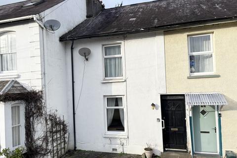 3 bed property, in High Street, £70,000