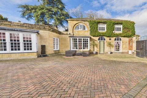 2 bed property, in Englefield Road, £730,000