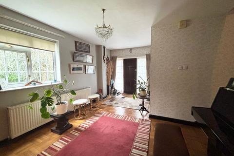 4 bed property, in Chatsworth Road, £1,000,000