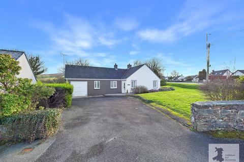 3 bed property, in Blaenffos, £275,000