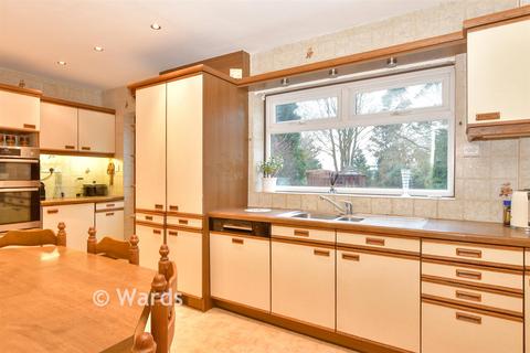 4 bed property, in Ashford Road, £625,000