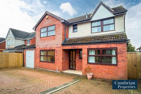 4 bed property, in Turnberry Way, £350,000