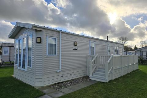 2 bed property, in Routh, £44,900