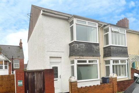 2 bed property, in Park Lane, £275,000
