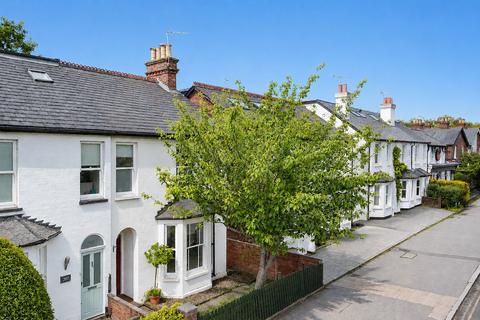 3 bed property, in Portsmouth Road, £550,000