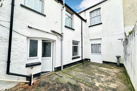 4 bed property, in Summerland Street, £165,000