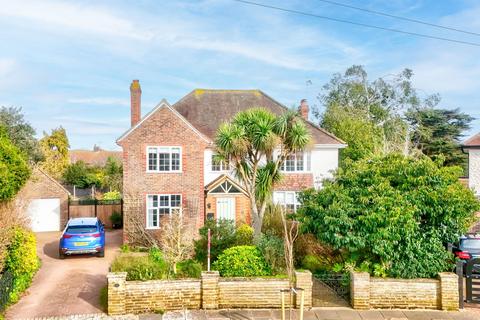 5 bed property, in Offington Gardens, £875,000
